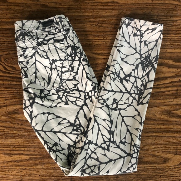 PAIGE Denim - SALE Paige Denim Leaf Print Skyline Skinny Jean 28